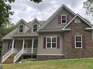 48 Narrow Ln, Dahlonega, GA 30533