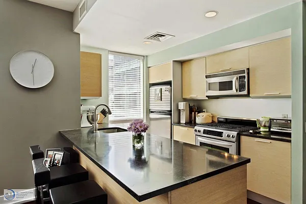 Rented by Metropolitan Property Group | media 10