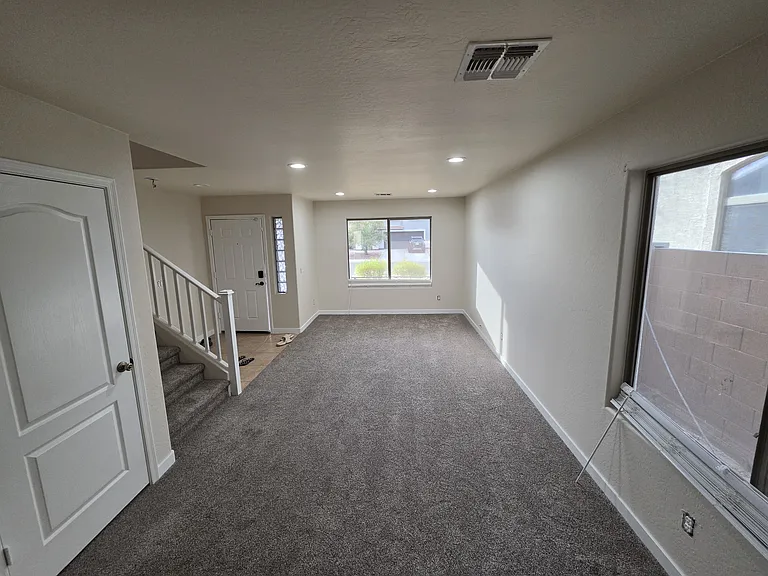 563 E Angeline Ave — Photo 2
