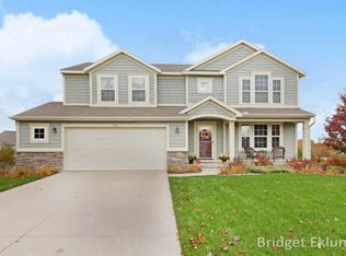 646 Echo Valley NE, Rockford, MI 49341