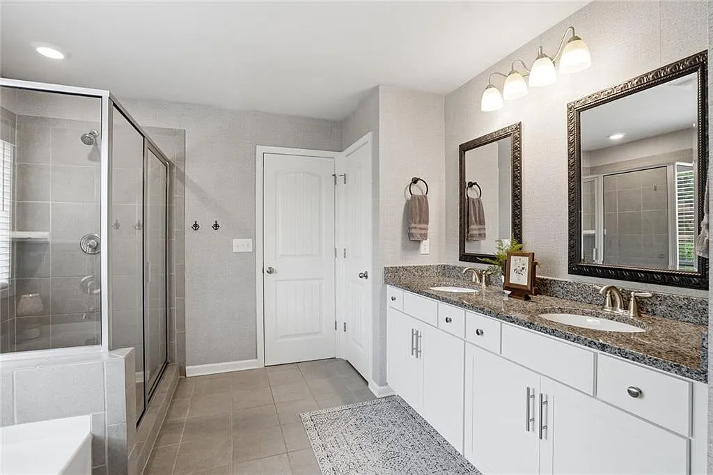 5 bed, 4.5 bath, 3500 sqft, $3,500 — Photo 4