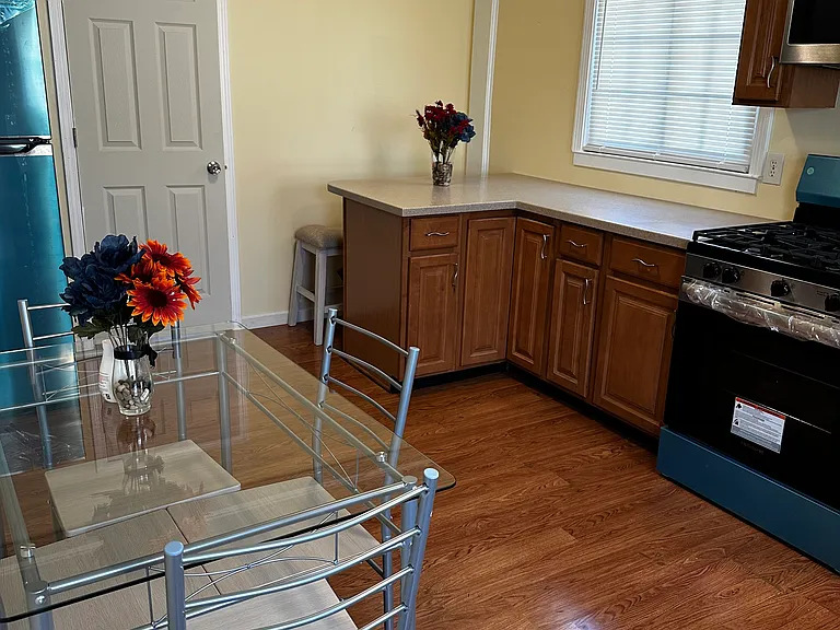 64 E Thorme St — Photo 11