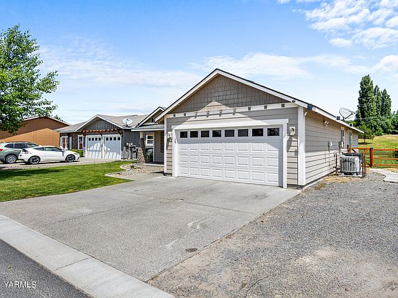 3rd image of 8007 Vialago Pkwy