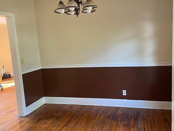 3rd image of 4041 Rosewood Dr