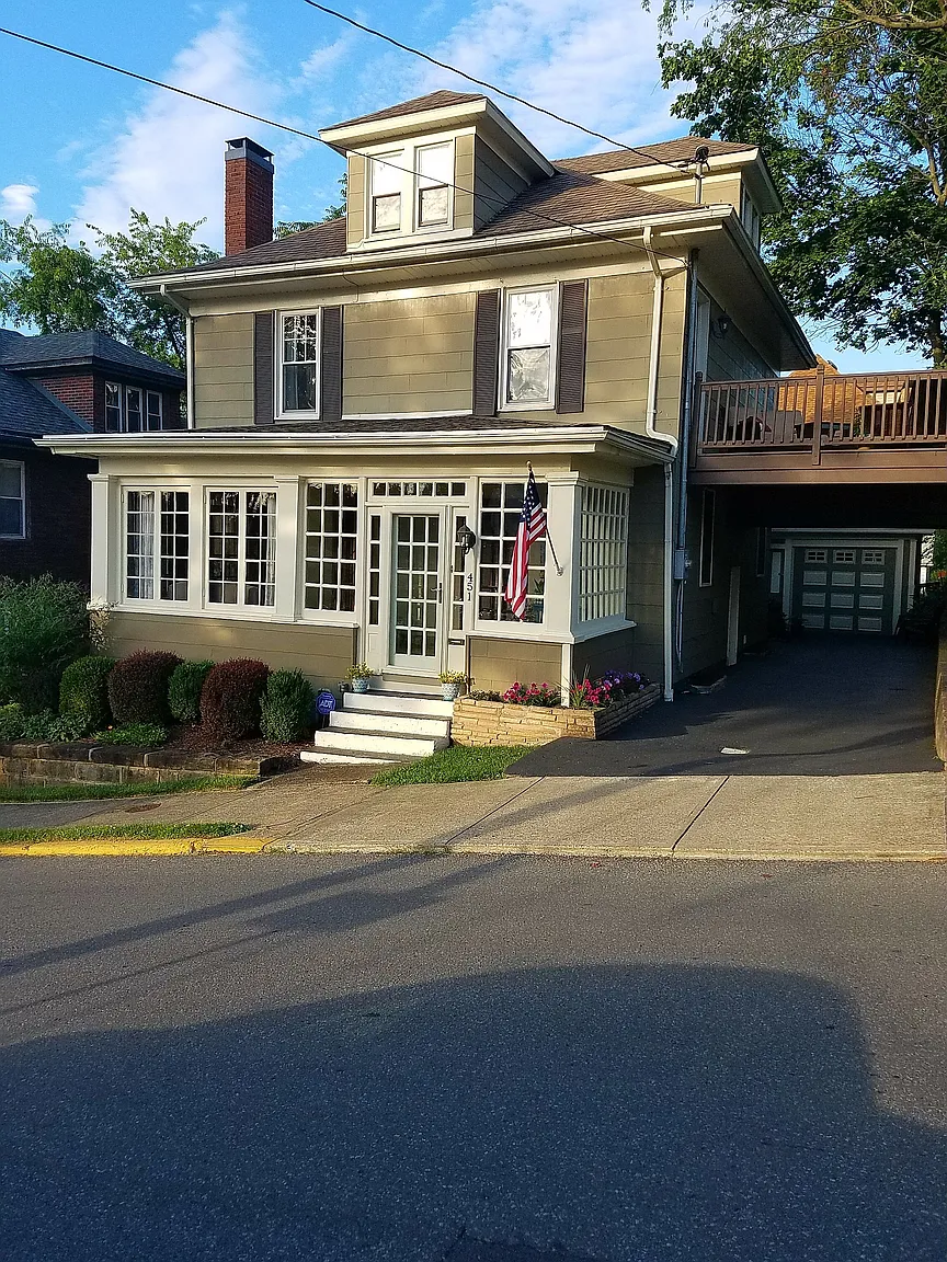 451 Jefferson St photo 1