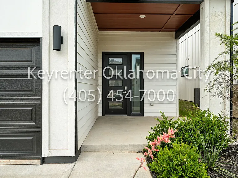 2544 NW 130th St — Photo 4