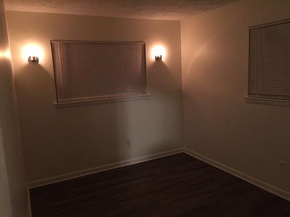 4th image of 4616 Meadow Ln