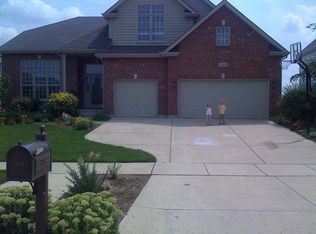 3908 Grassmere Rd, Naperville, IL 60564