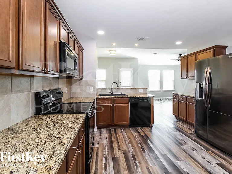 1307 Bent Grass Dr — Photo 6