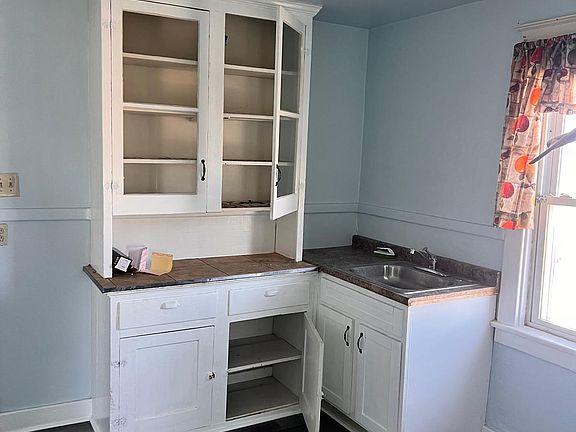 4th image of 556 18th St APT 3