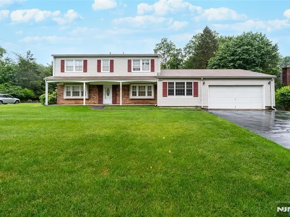 47 Allen Dr, Oakland, NJ 07436