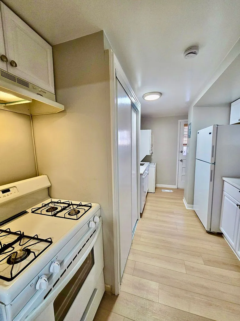 Prime Location! 1BR Bungalow Near DU, Light Rail & Porter Hospital Available Now!! — Photo 1