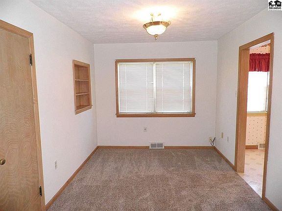 4th image of 1803 N Van Buren St