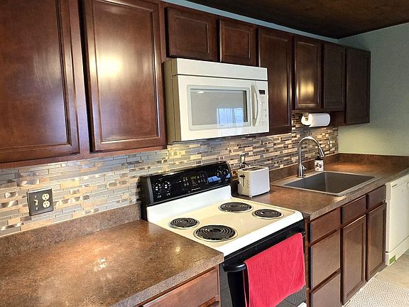 5th image of 2000 S Kenmore Dr