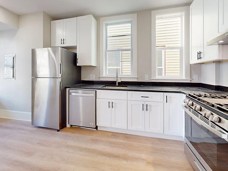 205 Chelsea St #2 — Photo 31