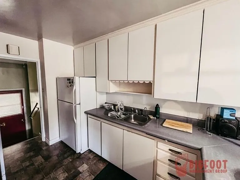 829 N Park Ave — Photo 2
