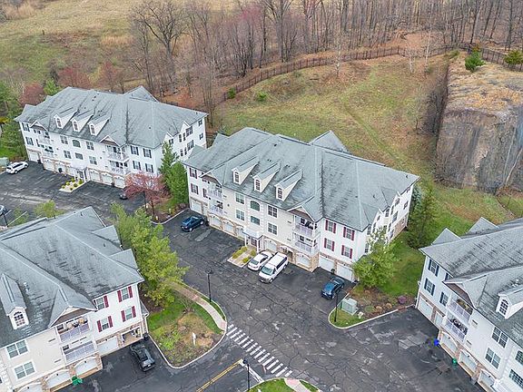2nd image of 8 Cliff Rd APT B3