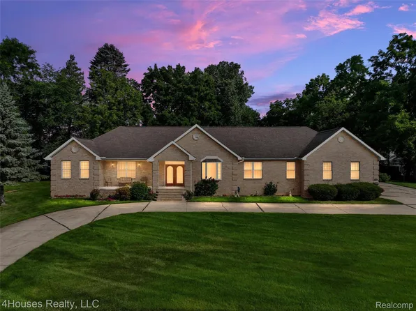 624 Orchard Lake Rd, Pontiac, MI 48341