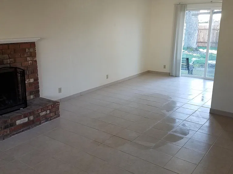 2190 Ohio St — Photo 2