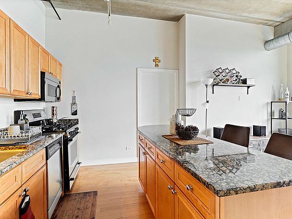 5th image of 811 W 15th Pl Unit 510