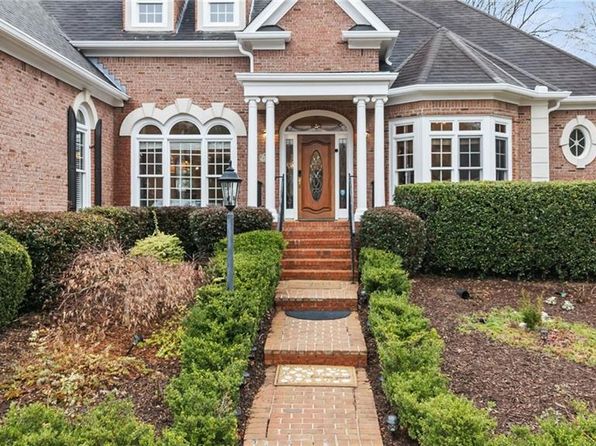 5560 Stoneleigh Dr, Suwanee, GA 30024