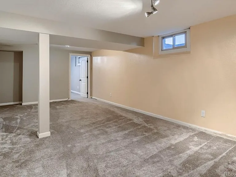 1661 Syracuse St — Photo 5