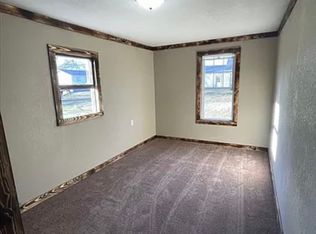 820 N Owensby St, La Plata, MO 63549