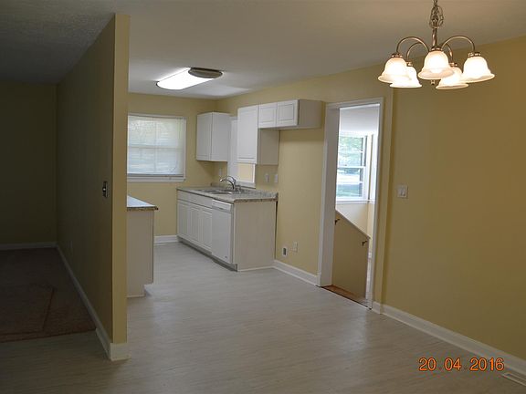 4th image of 1611 Diana St