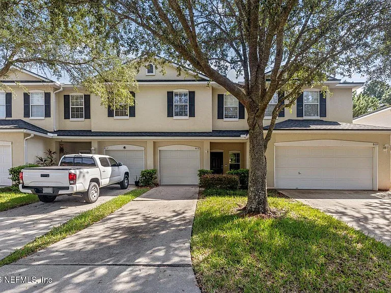8618 Ribbon Falls Ln — Photo 1
