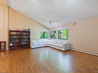 13 Jade Ct, Pomona, NY 10970