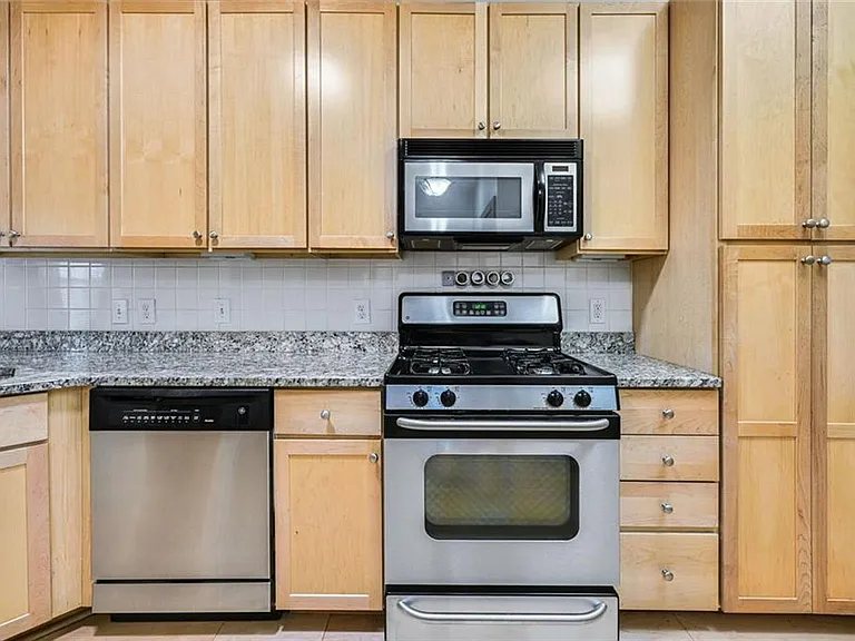 799 Hammond Dr #306 — Photo 8
