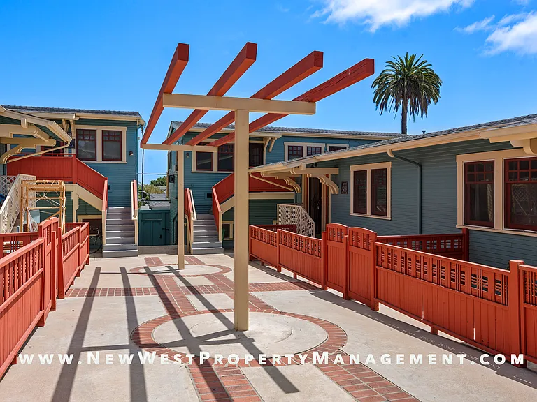 2417 Market St — Photo 4