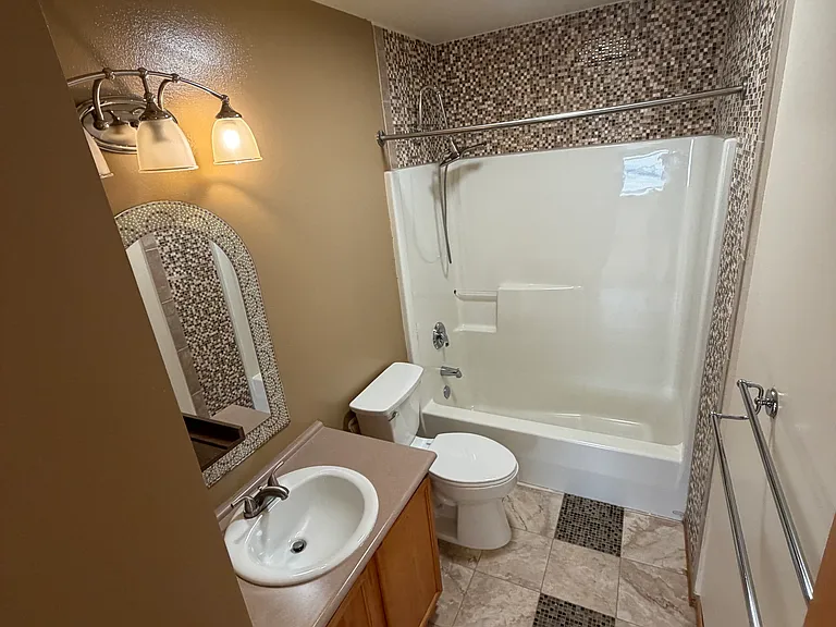 2821 Valencia St — Photo 7