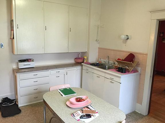 4th image of 1403 Avenue B