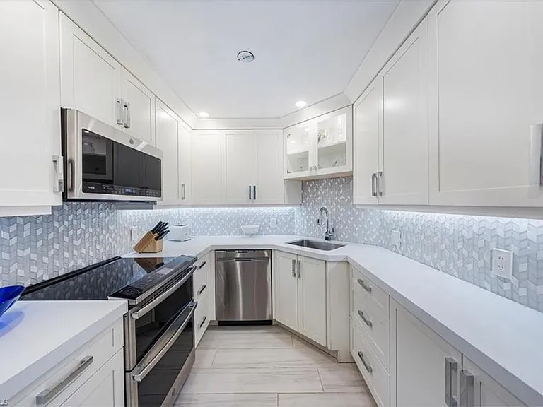 4005 Gulf Shore Blvd N #1104 — Photo 6