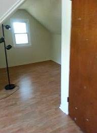 4th image of 1008 Oakwood Dr