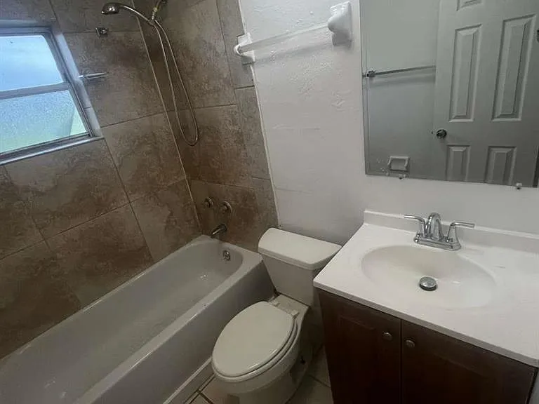 1427 Markland Ave — Photo 6