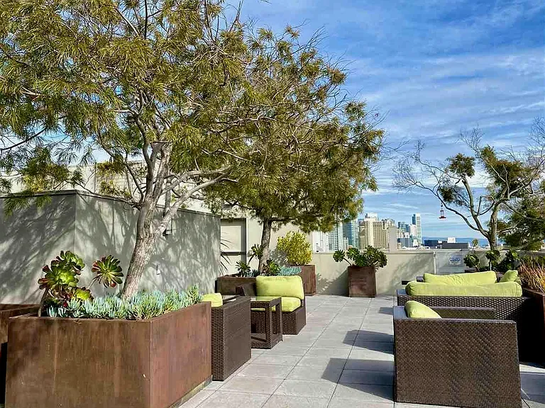 818 Van Ness Ave #804 — Photo 23