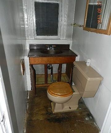 4th image of 2644 N Richmond St
