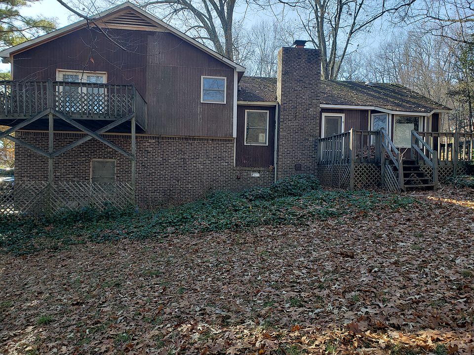 2nd image of 217 Creek Trl
