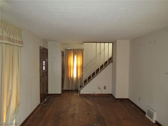 4th image of 5454 Beechwood Ave