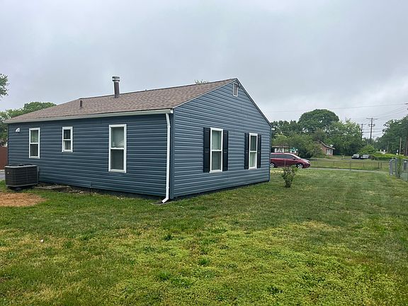 2nd image of 3329 Poplar Dr
