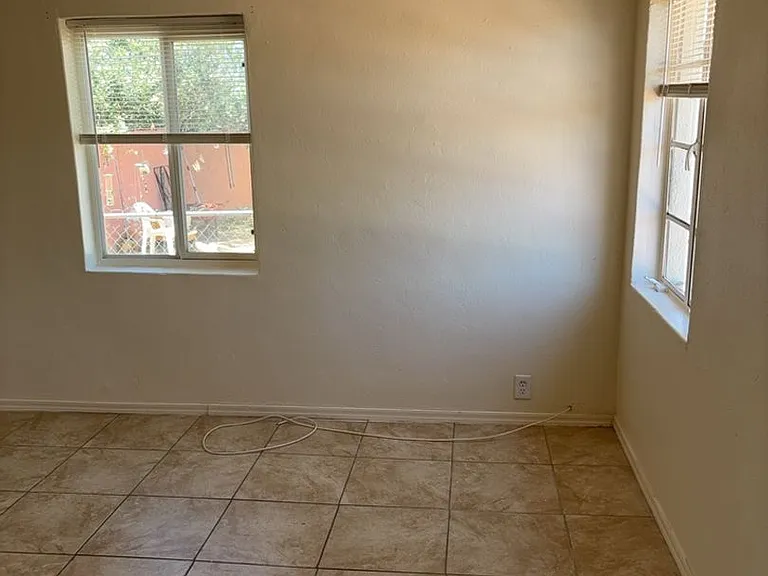 208 W Kelso St — Photo 5