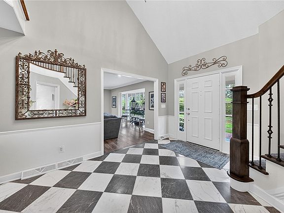 3rd image of 25 Hopewell Trl