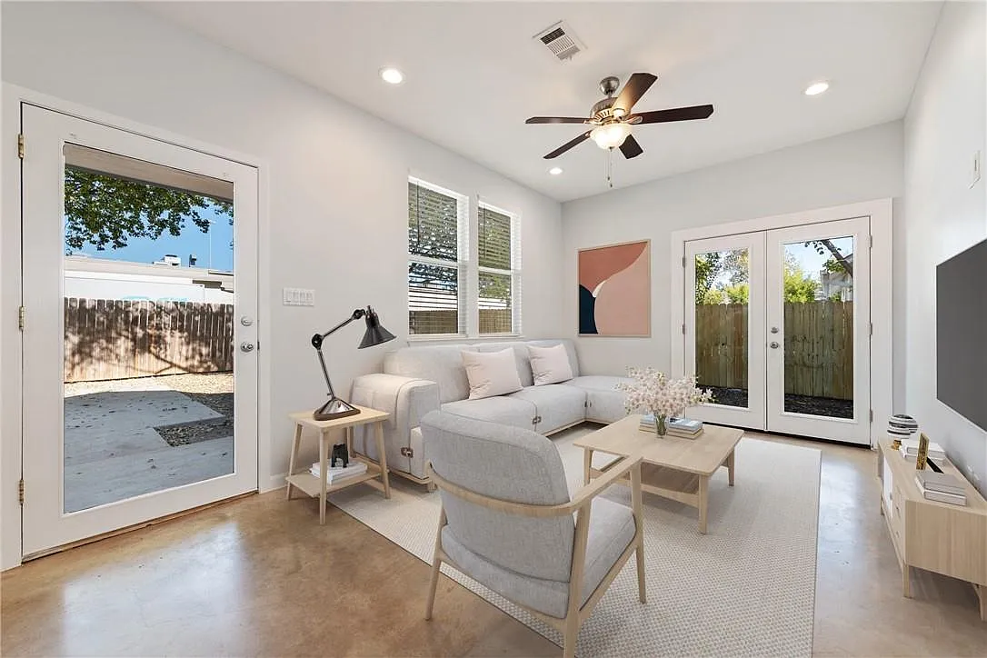 2 bed, 2.0 bath, 850 sqft, $2,100 — Photo 1