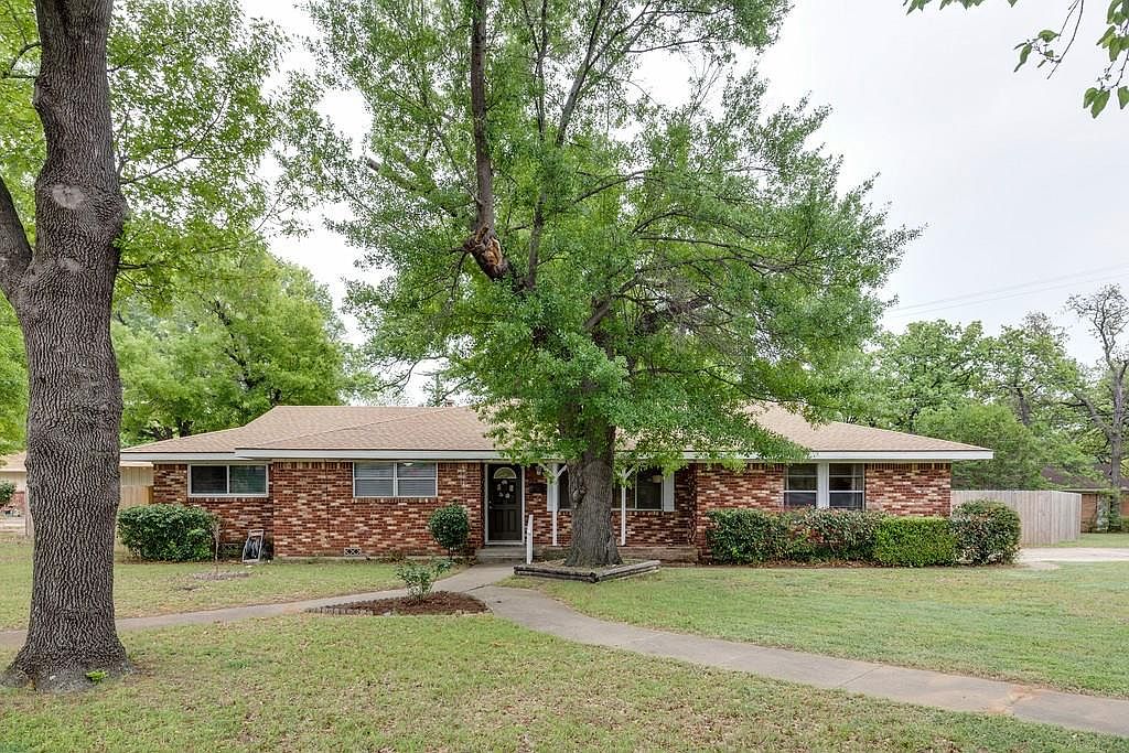 1104 Hurstview Dr, Hurst, TX 76053 Zillow