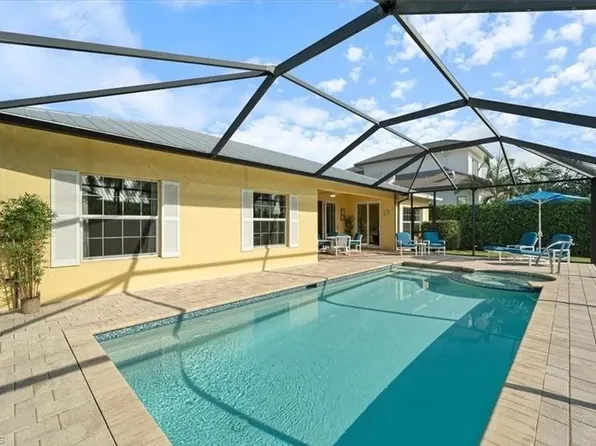 732 7th Ave N, Naples, FL 34102
