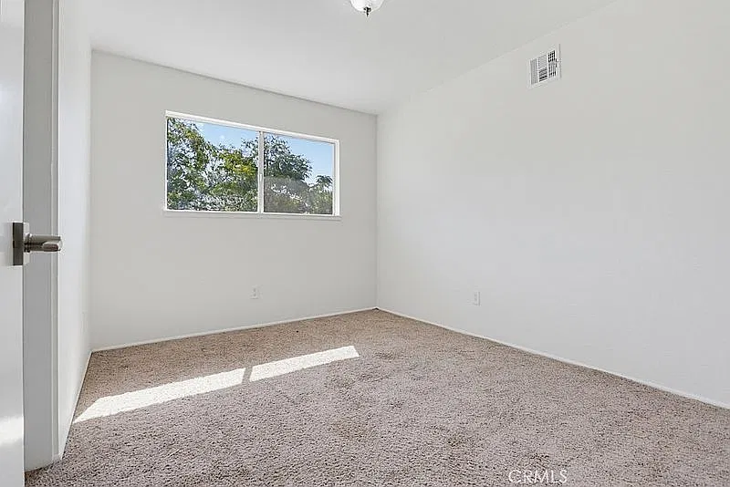 4 bed, 2.0 bath, 1344 sqft, $3,400 — Photo 4