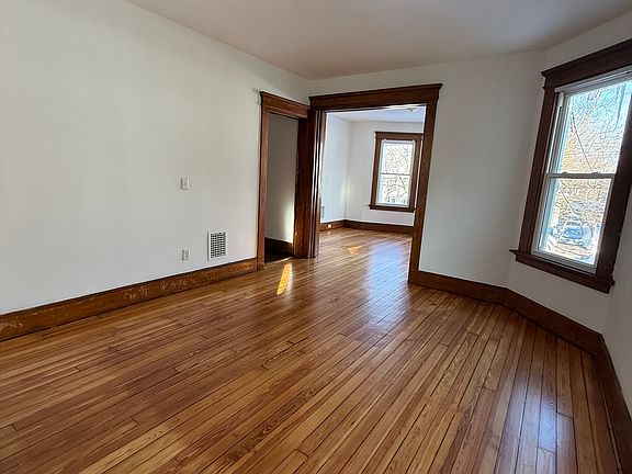 5th image of 196 Clinton Ave #1