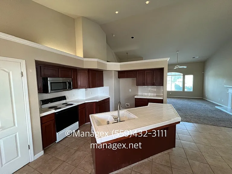 2360 E La Quinta Dr — Photo 6